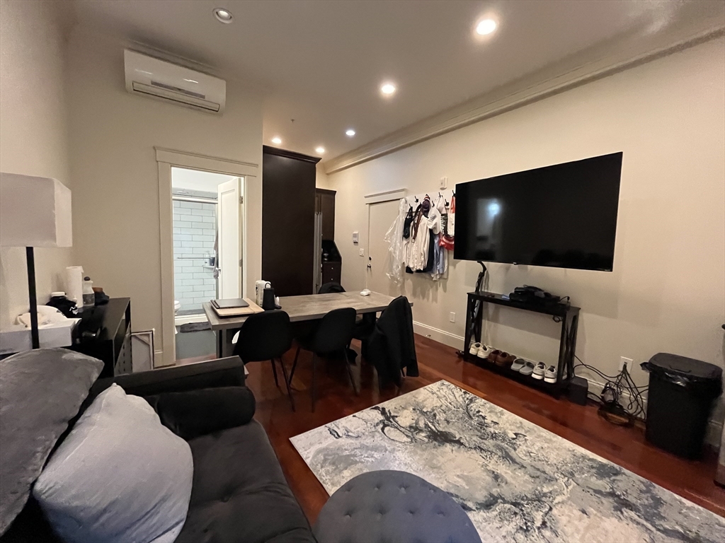 170 Saint Botolph Street # 4