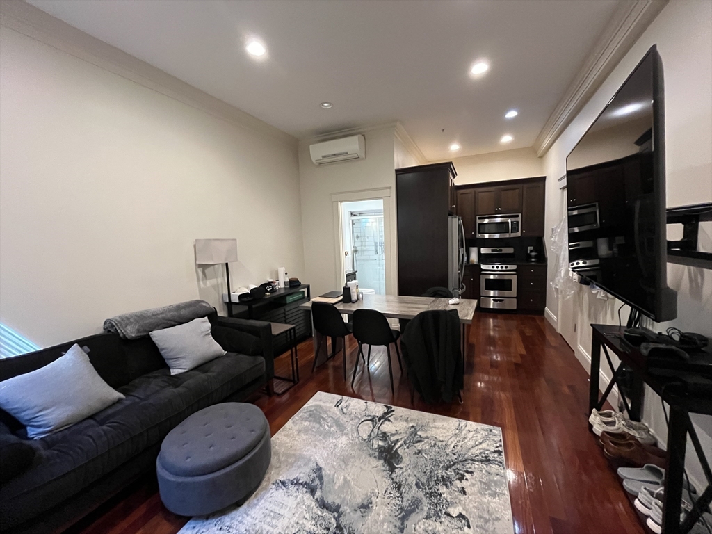 170 Saint Botolph Street # 4