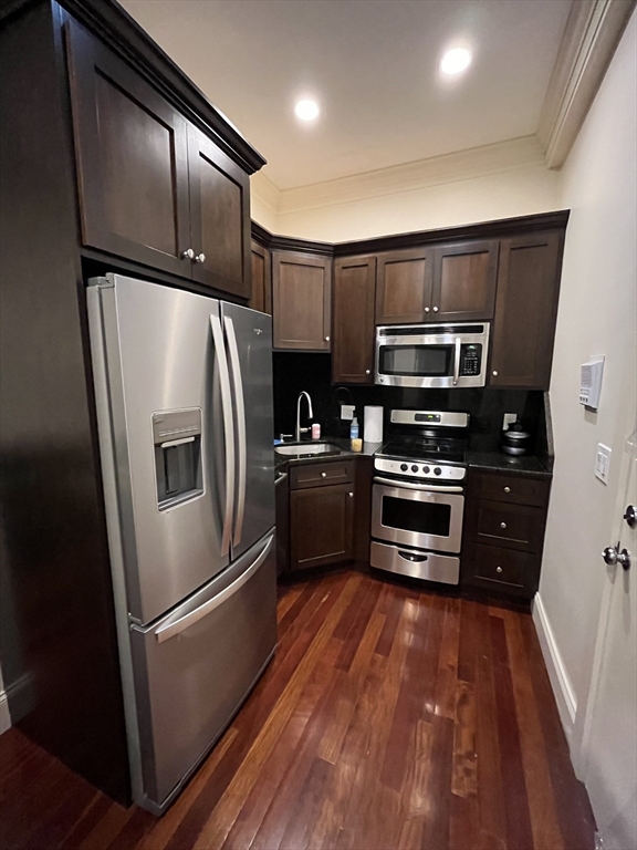 170 Saint Botolph Street # 4