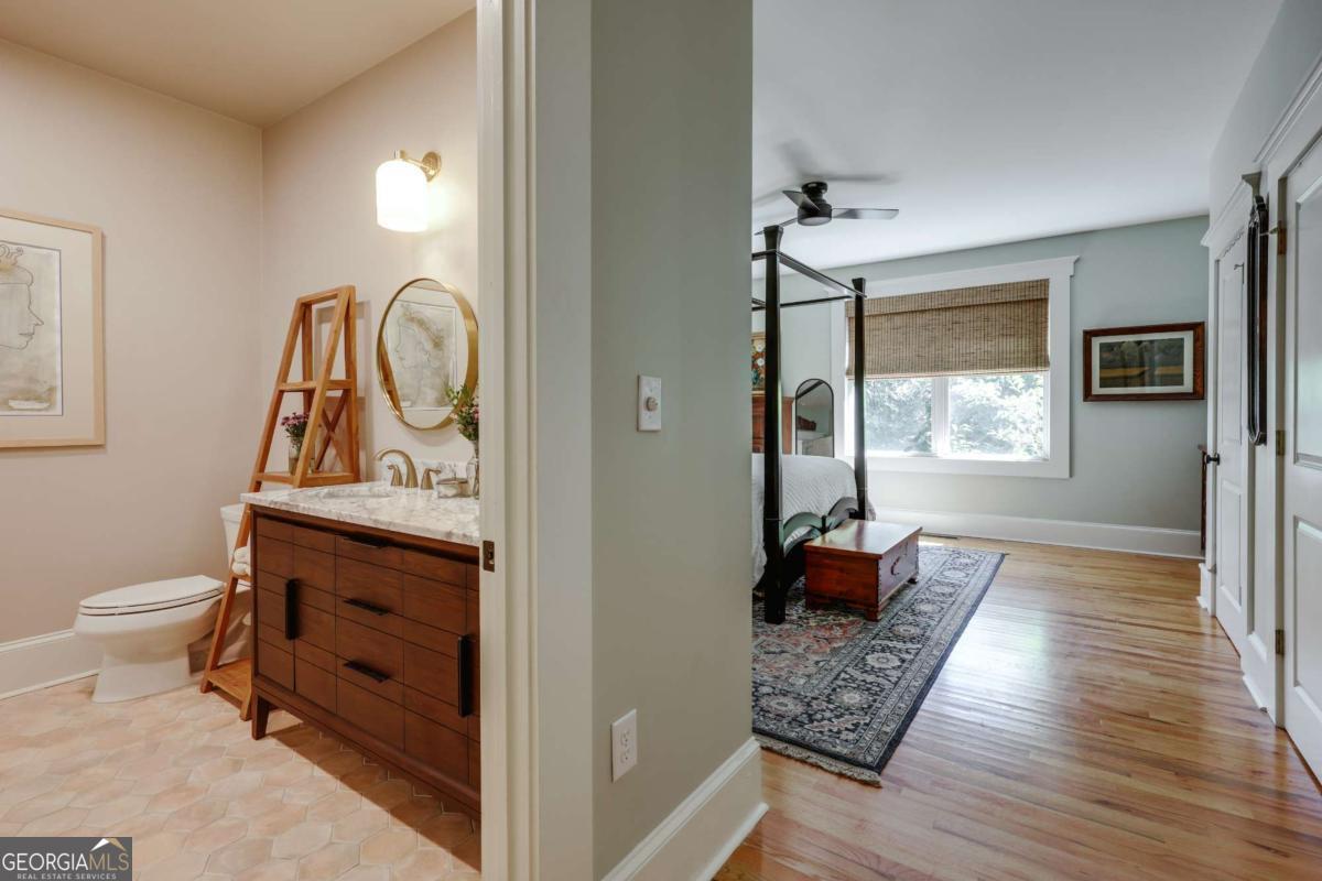 100 Crestview Circle