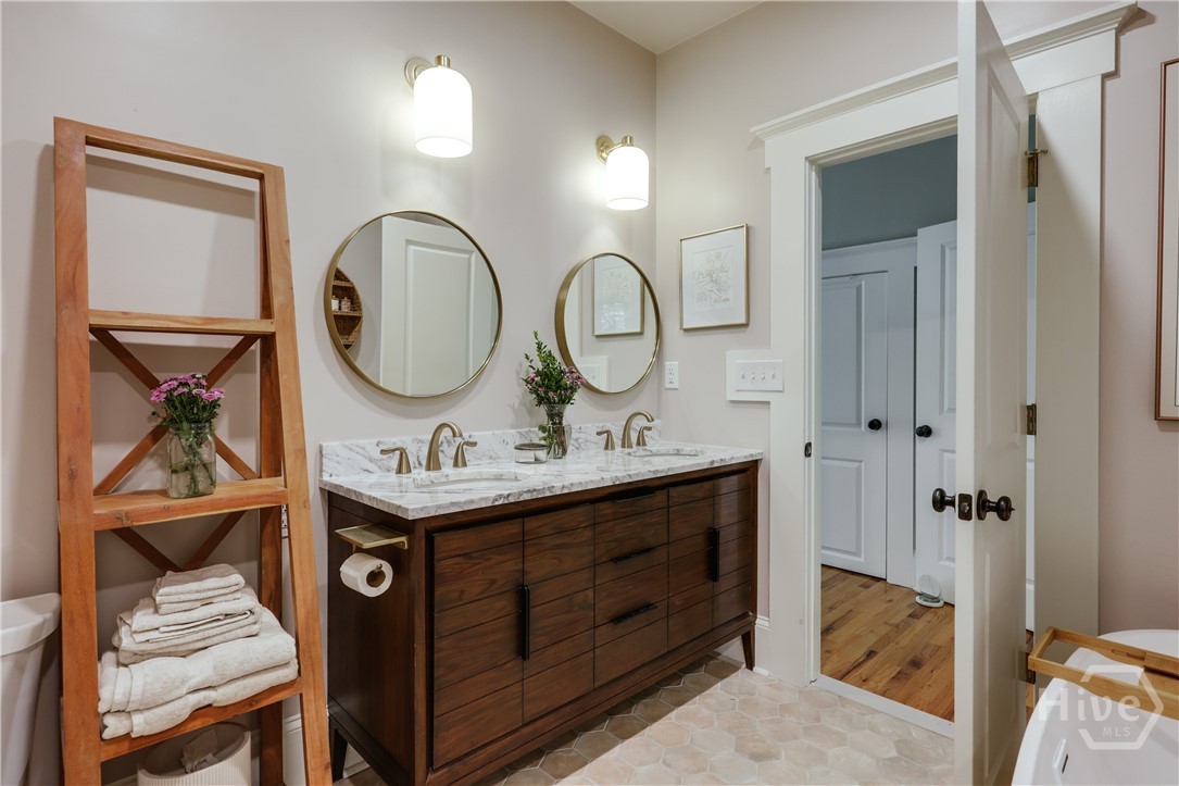 100 Crestview Circle