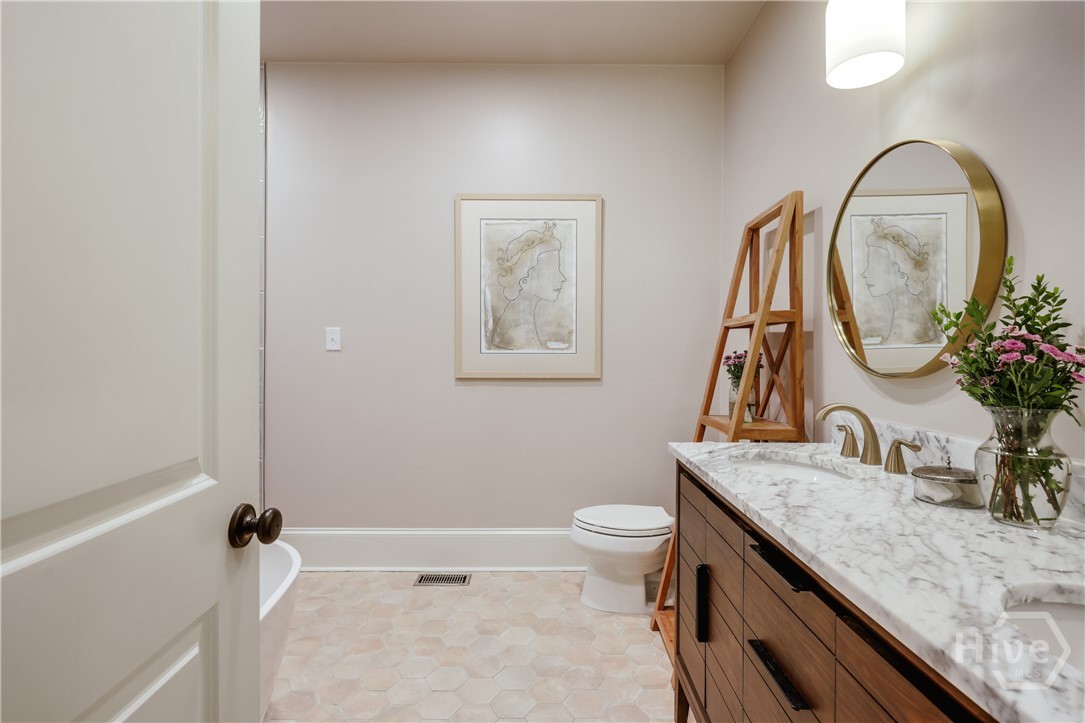 100 Crestview Circle