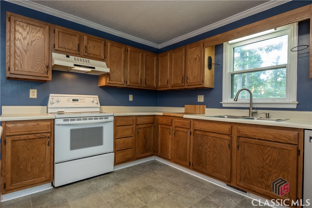 1500 Windy Creek Drive