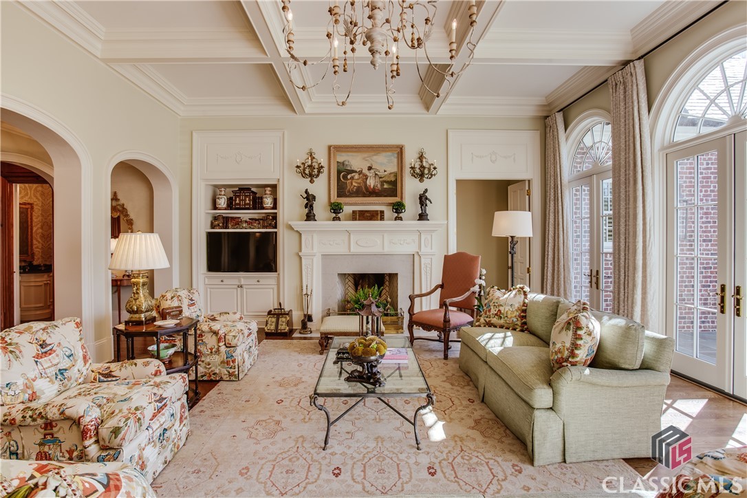 585 W Cloverhurst