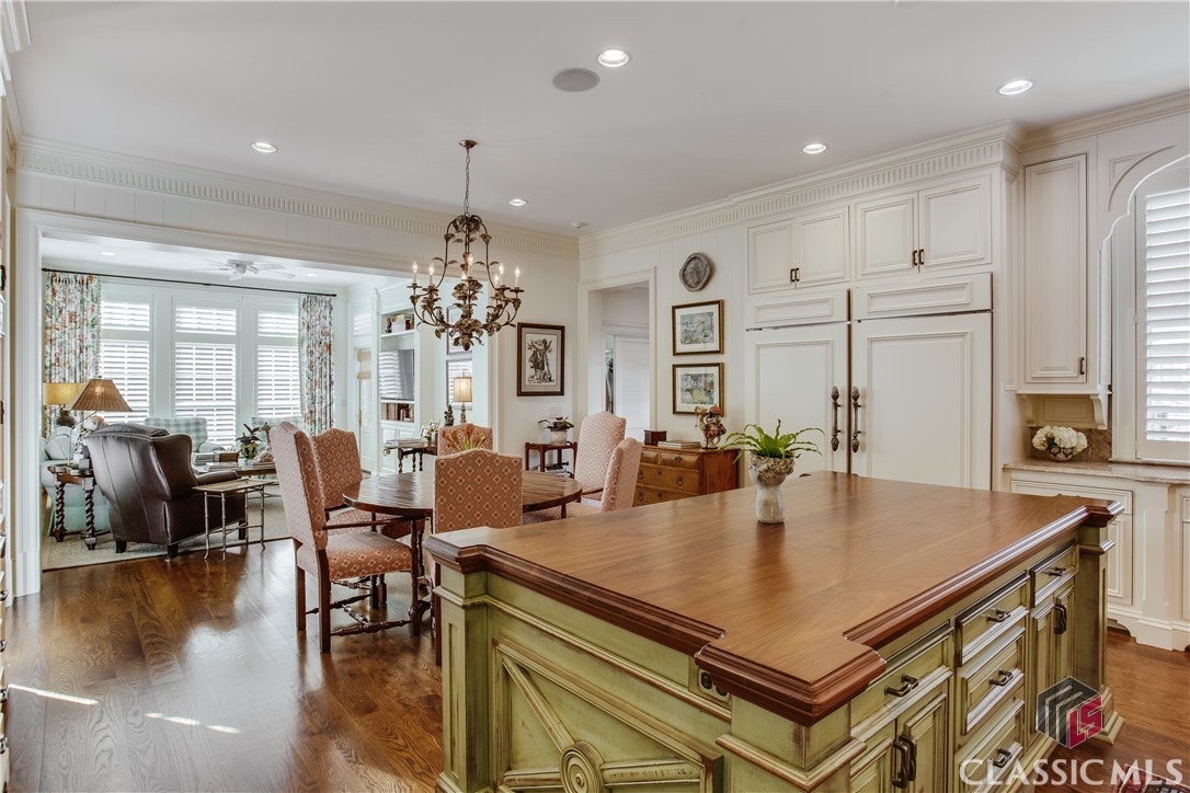 585 W Cloverhurst