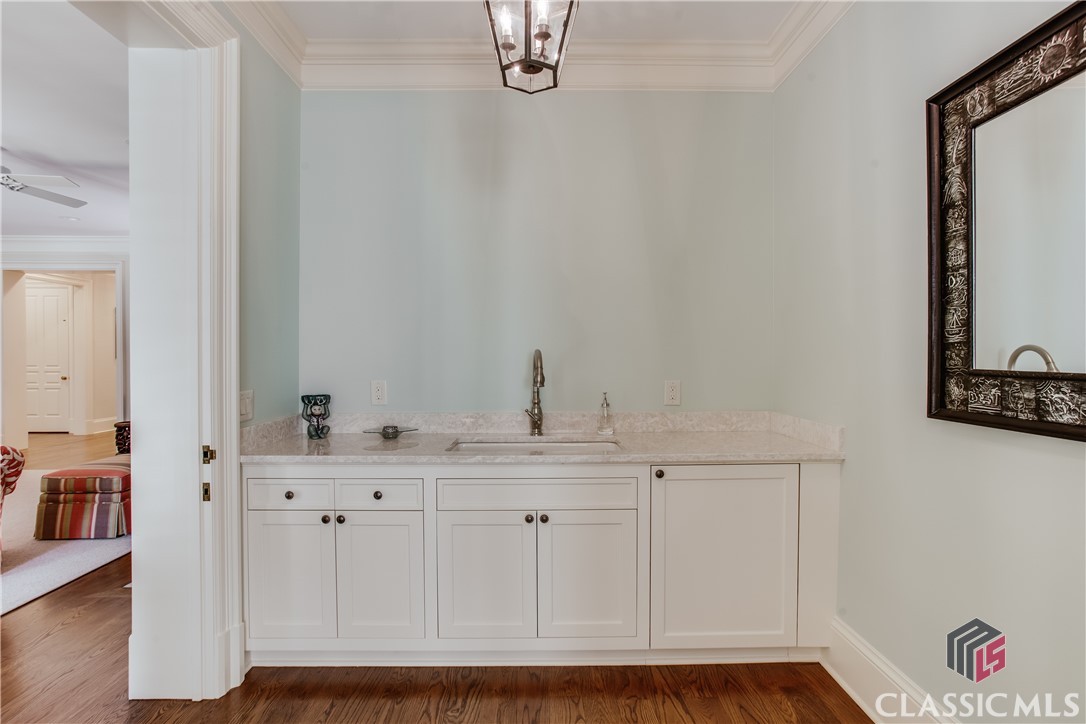 585 W Cloverhurst