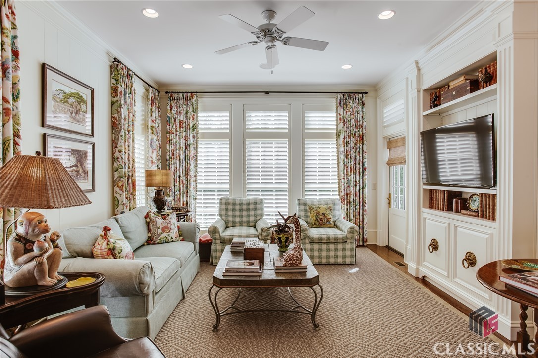 585 W Cloverhurst