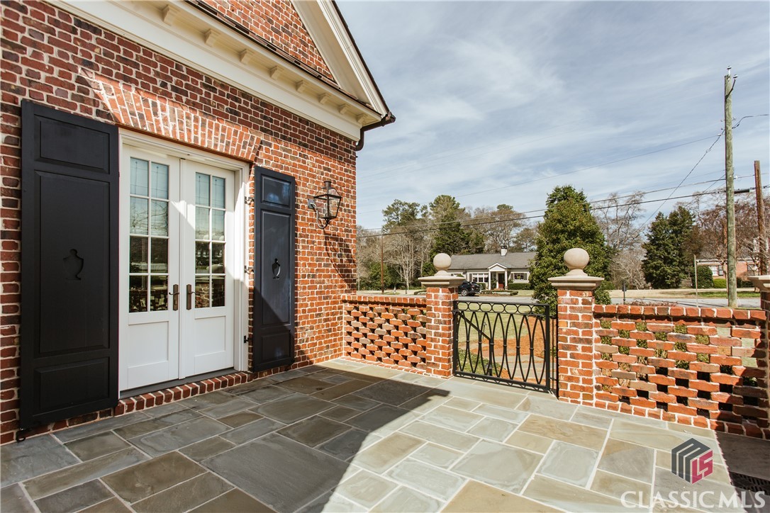 585 W Cloverhurst