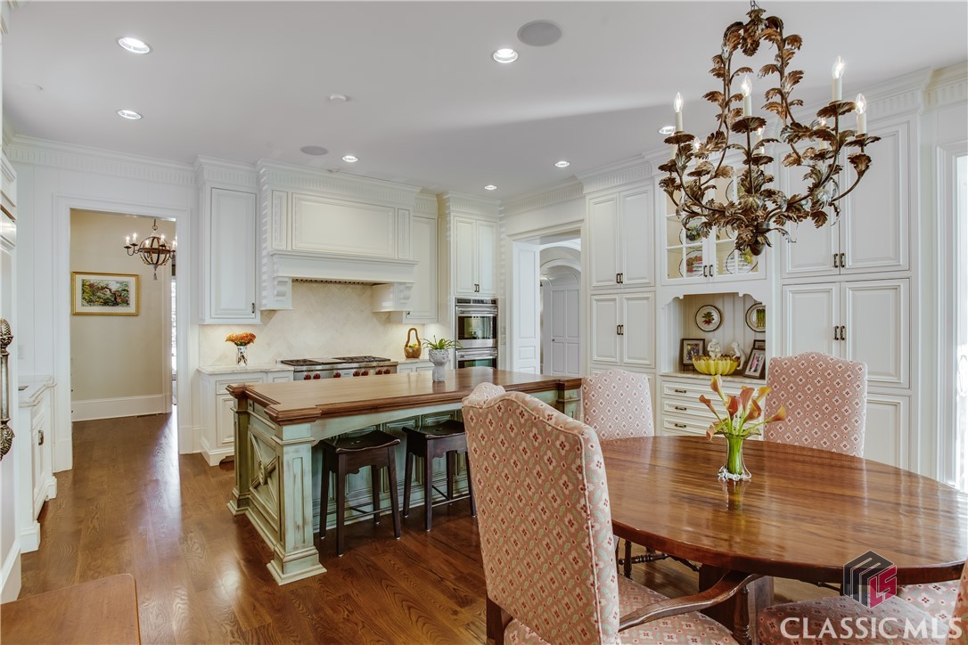 585 W Cloverhurst