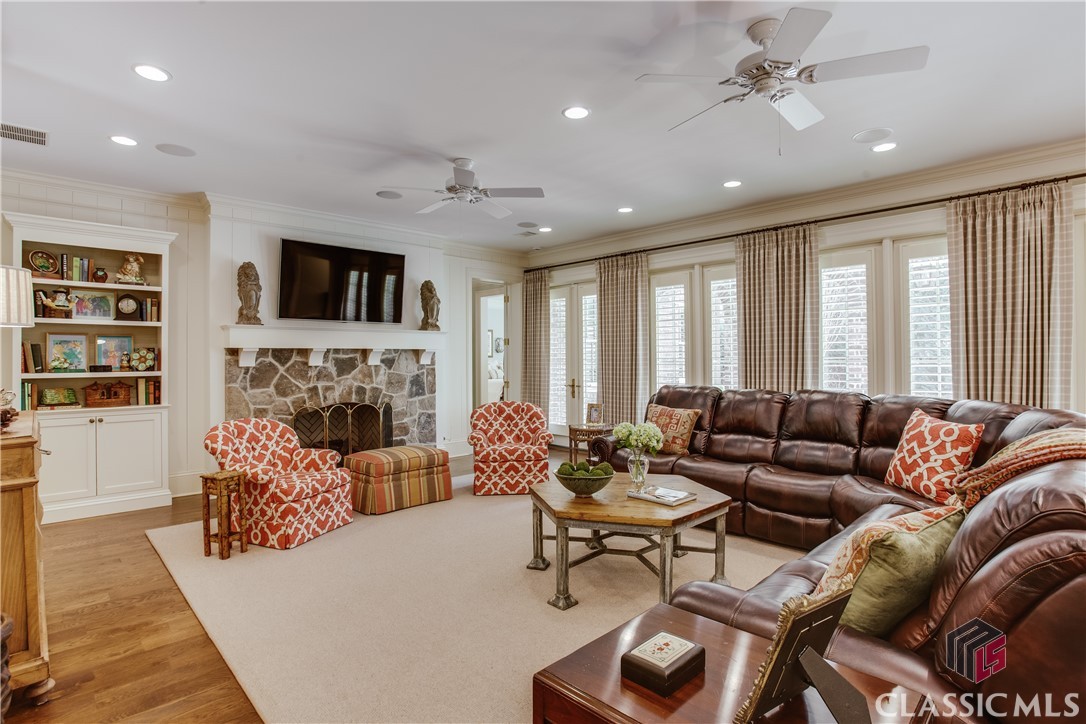 585 W Cloverhurst