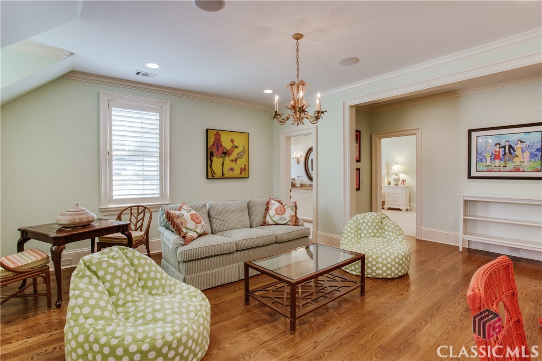 585 W Cloverhurst