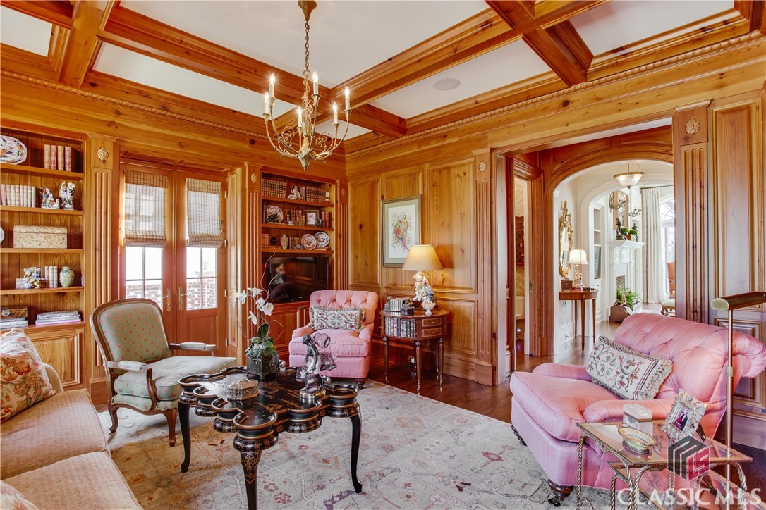 585 W Cloverhurst