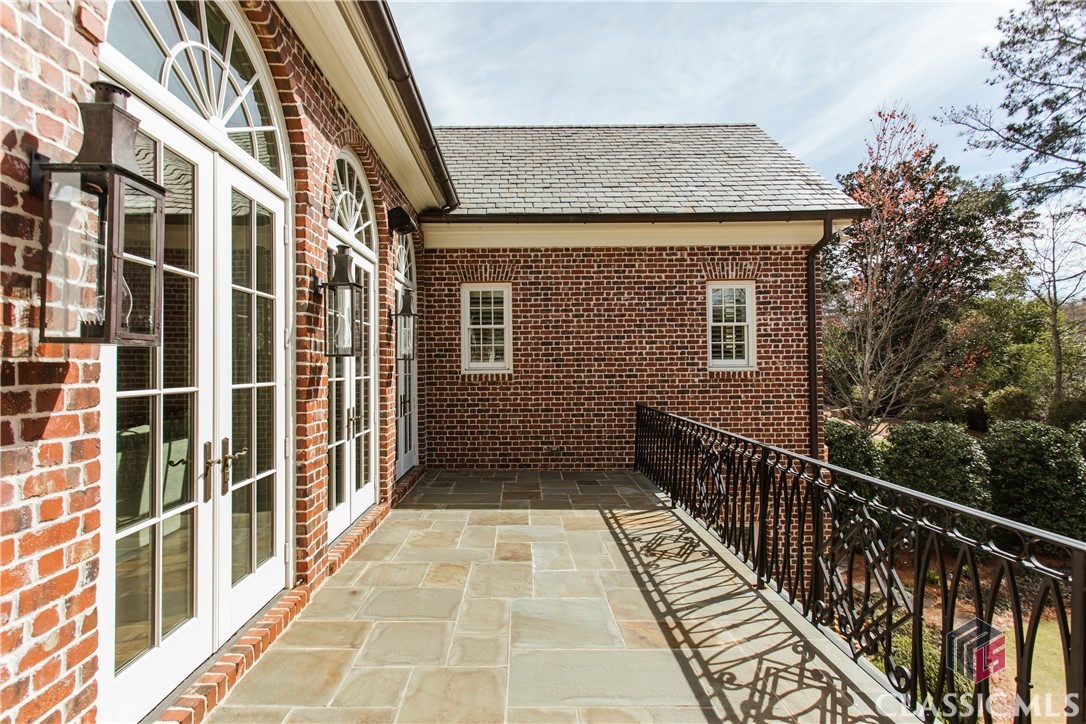 585 W Cloverhurst