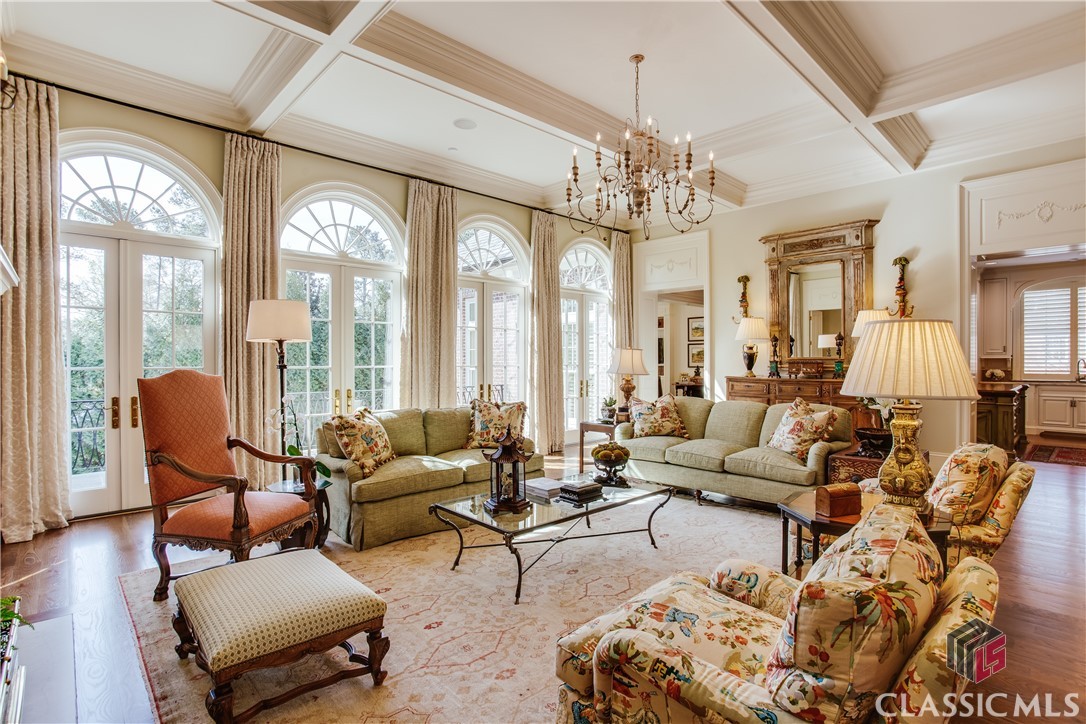 585 W Cloverhurst