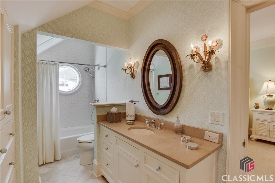 585 W Cloverhurst