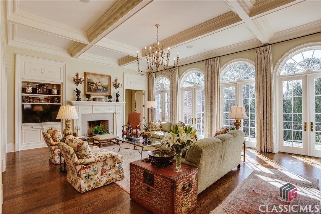 585 W Cloverhurst