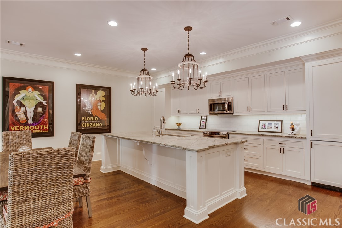 585 W Cloverhurst