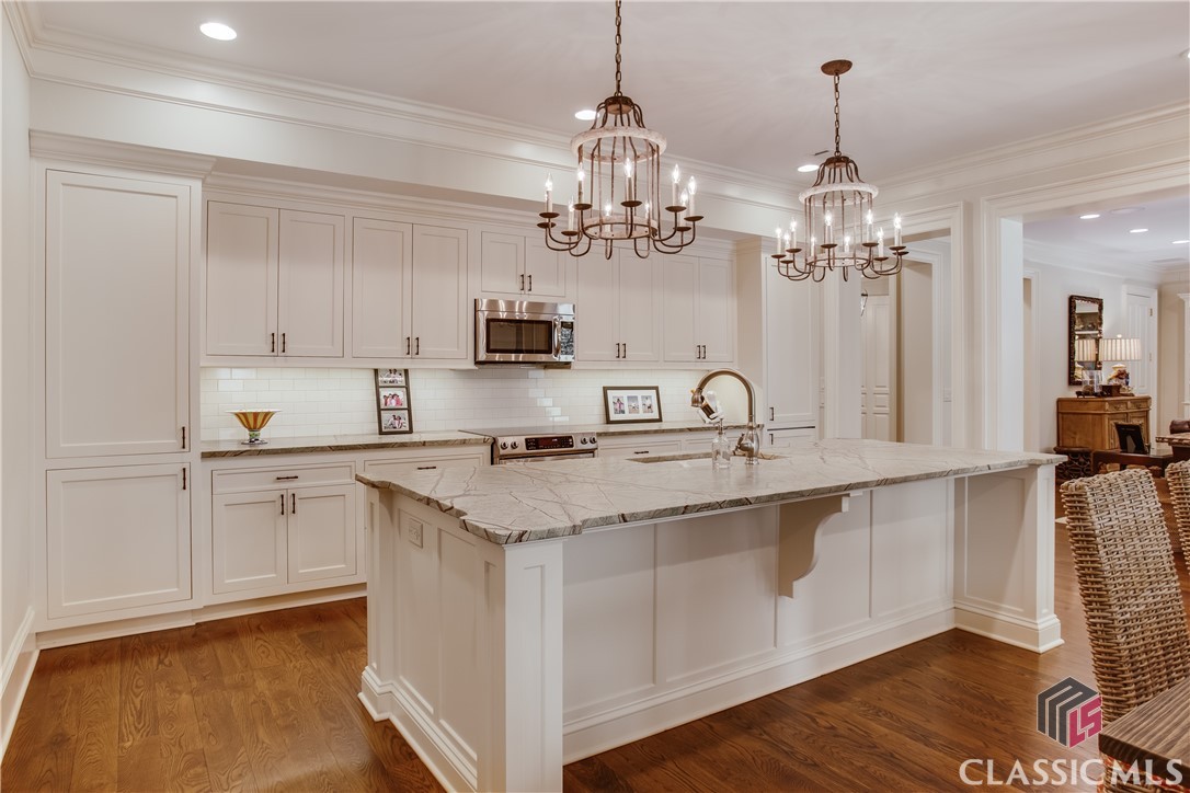 585 W Cloverhurst