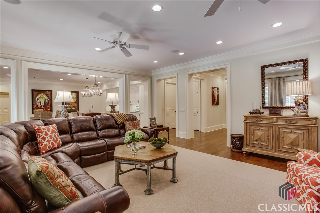 585 W Cloverhurst