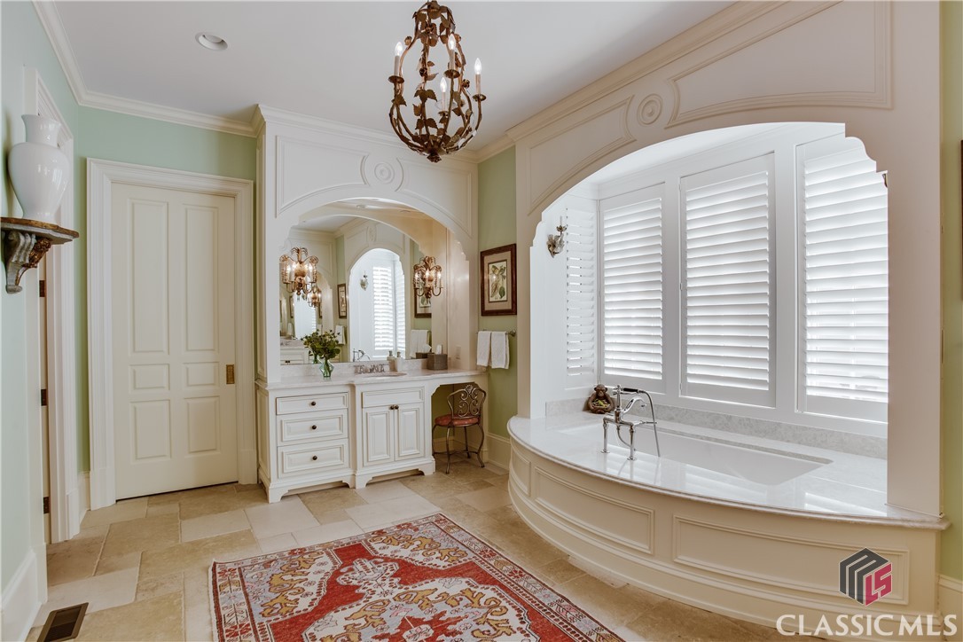 585 W Cloverhurst