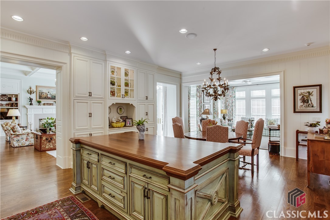 585 W Cloverhurst