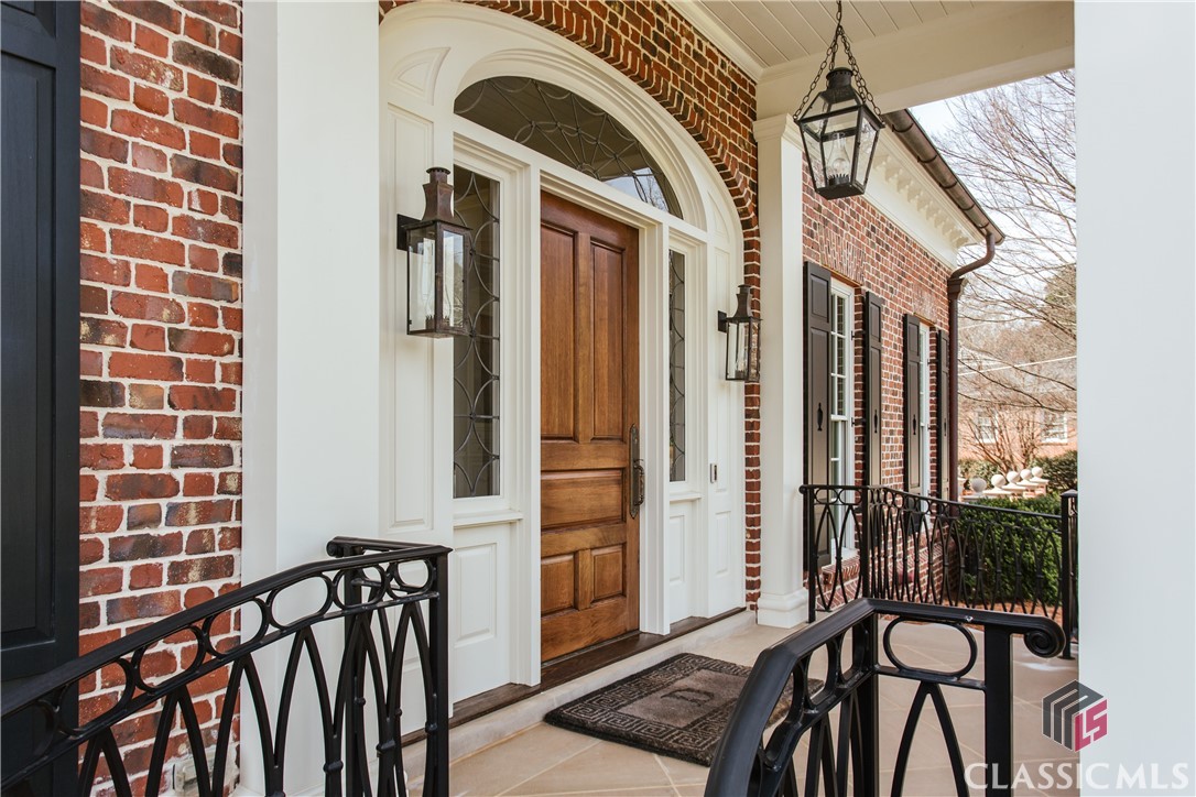 585 W Cloverhurst