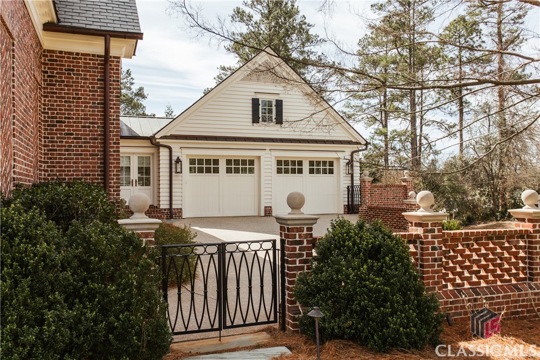 585 W Cloverhurst