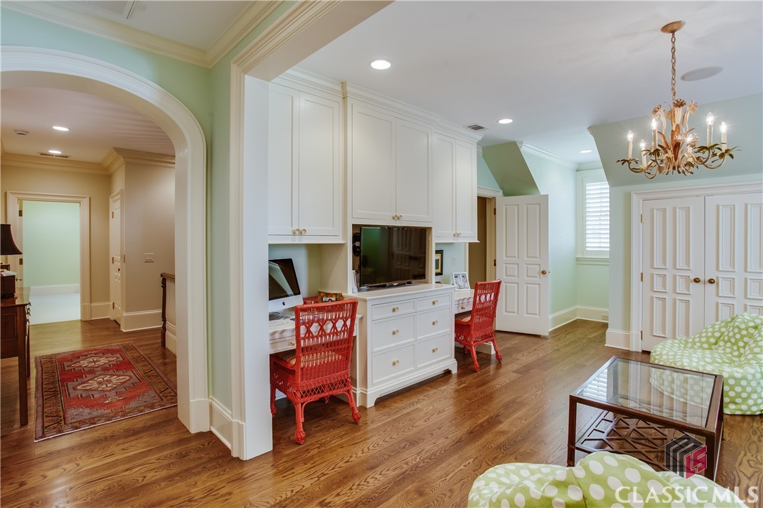 585 W Cloverhurst