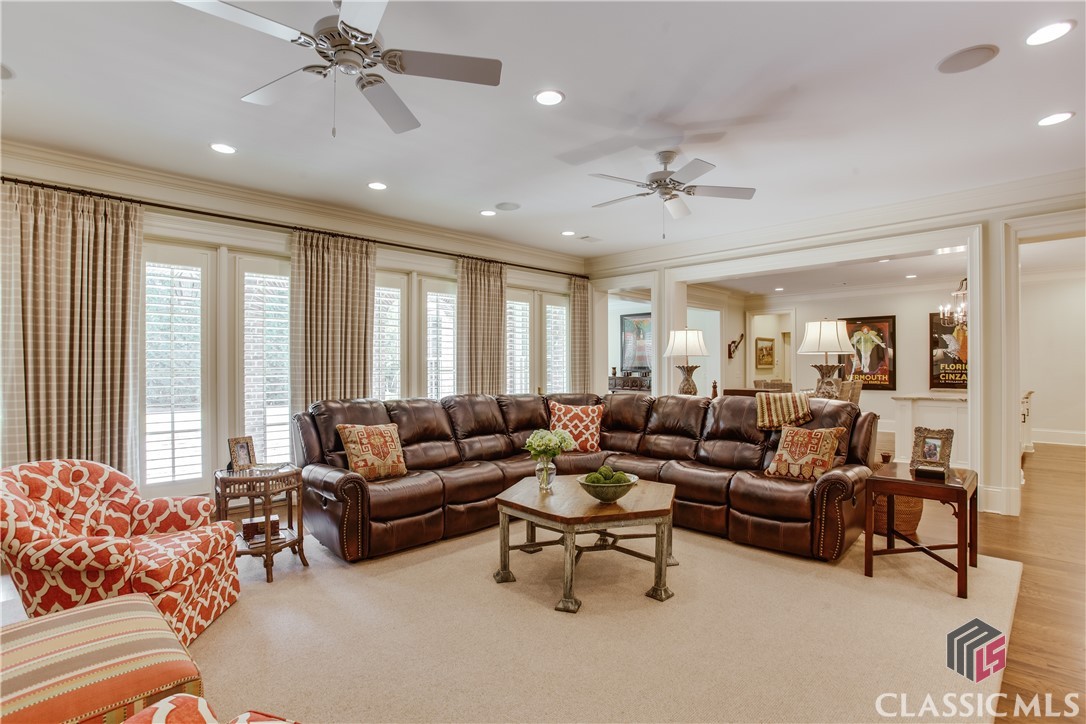 585 W Cloverhurst