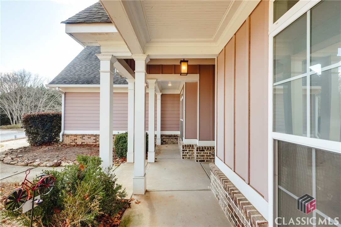 360 Lakeland Drive
