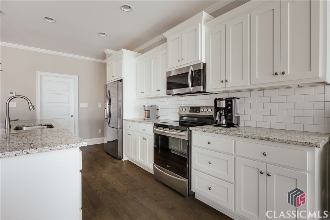 360 Lakeland Drive