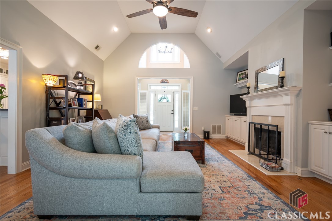 115 Holcomb Court