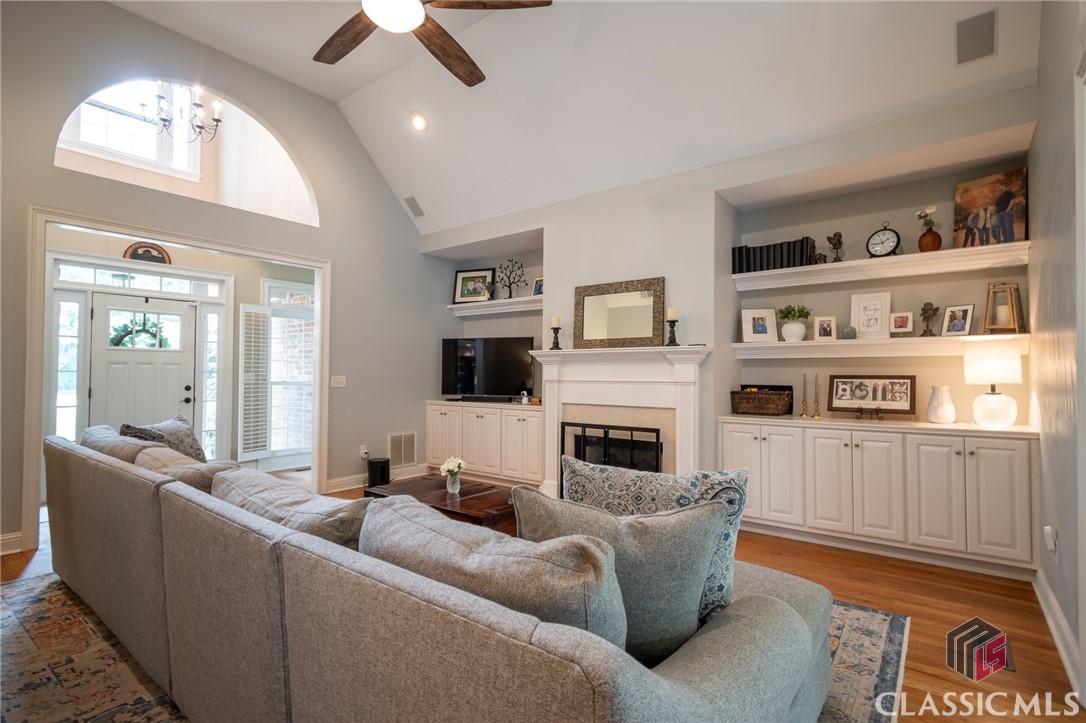 115 Holcomb Court