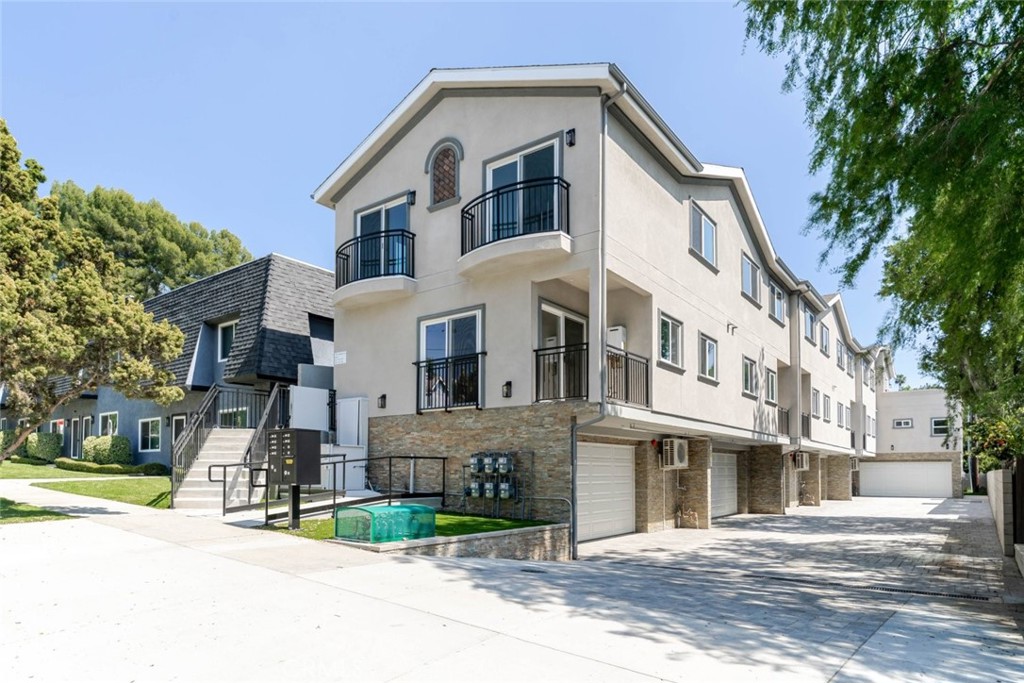 1961 Waltonia Drive 106
