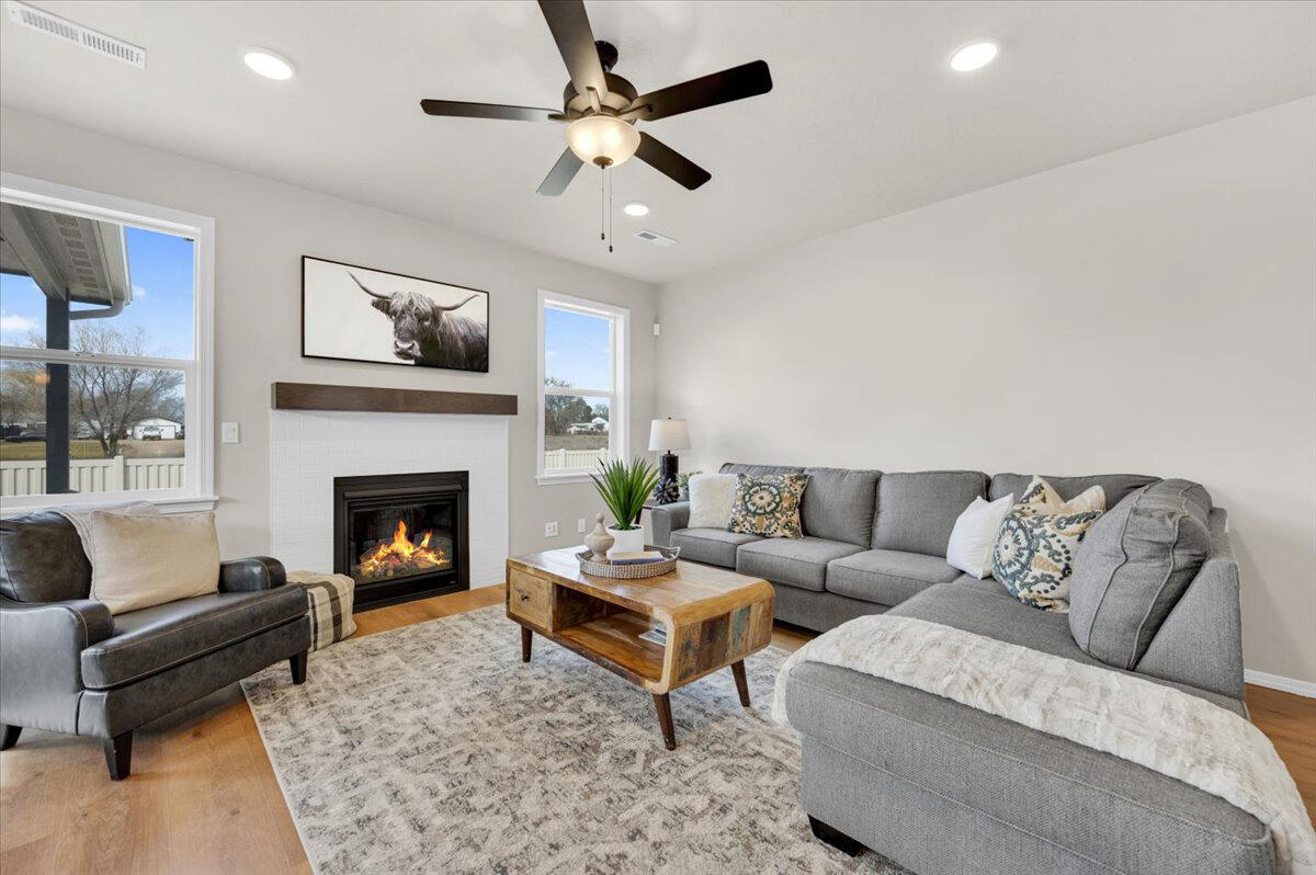 3566 NW 8th Street, 52