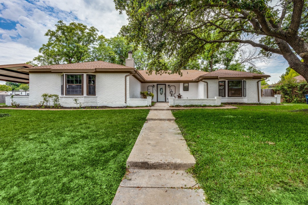 340 Suttonwood Drive