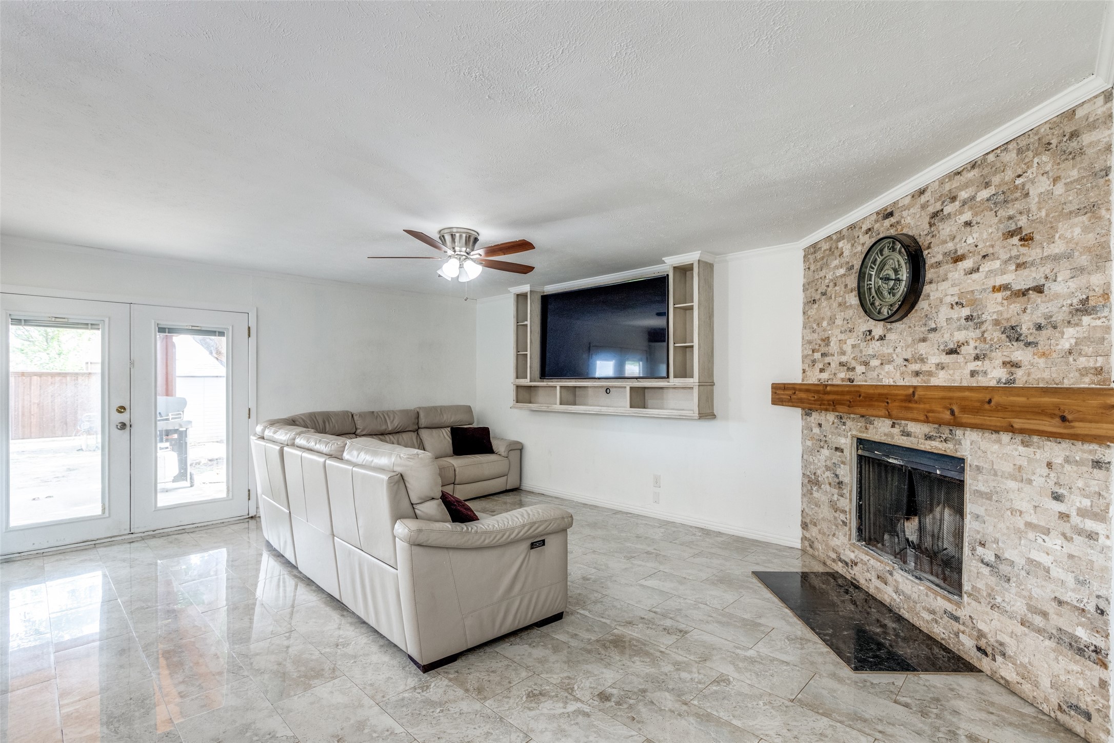 5569 Ragan Drive
