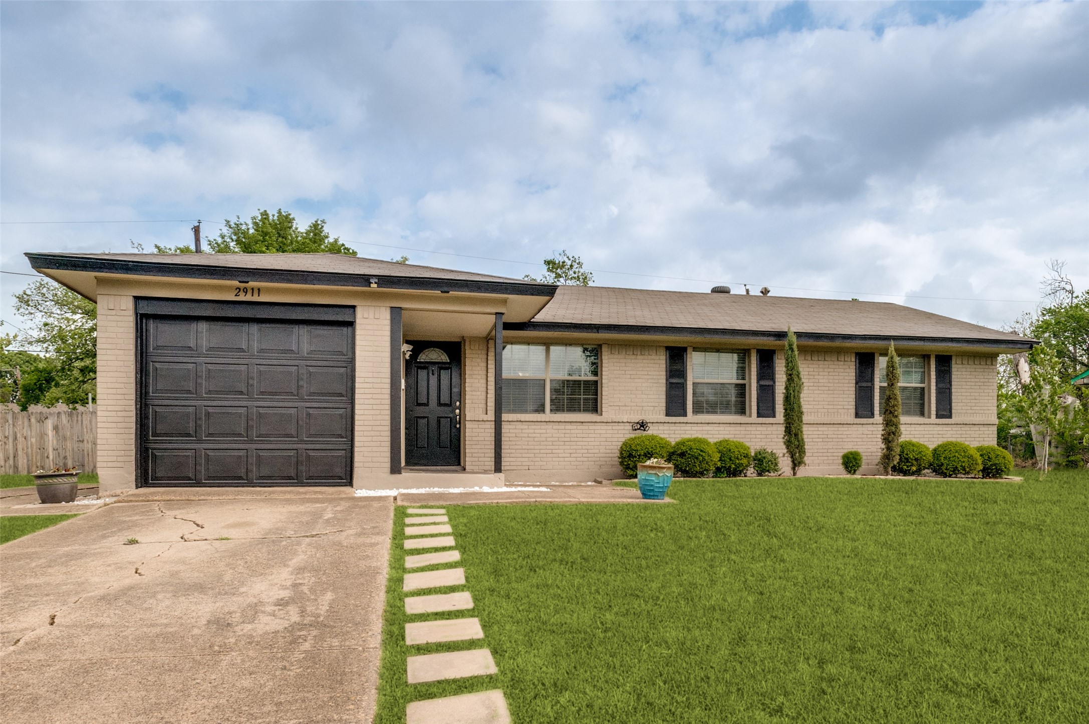 2911 Old North Road
