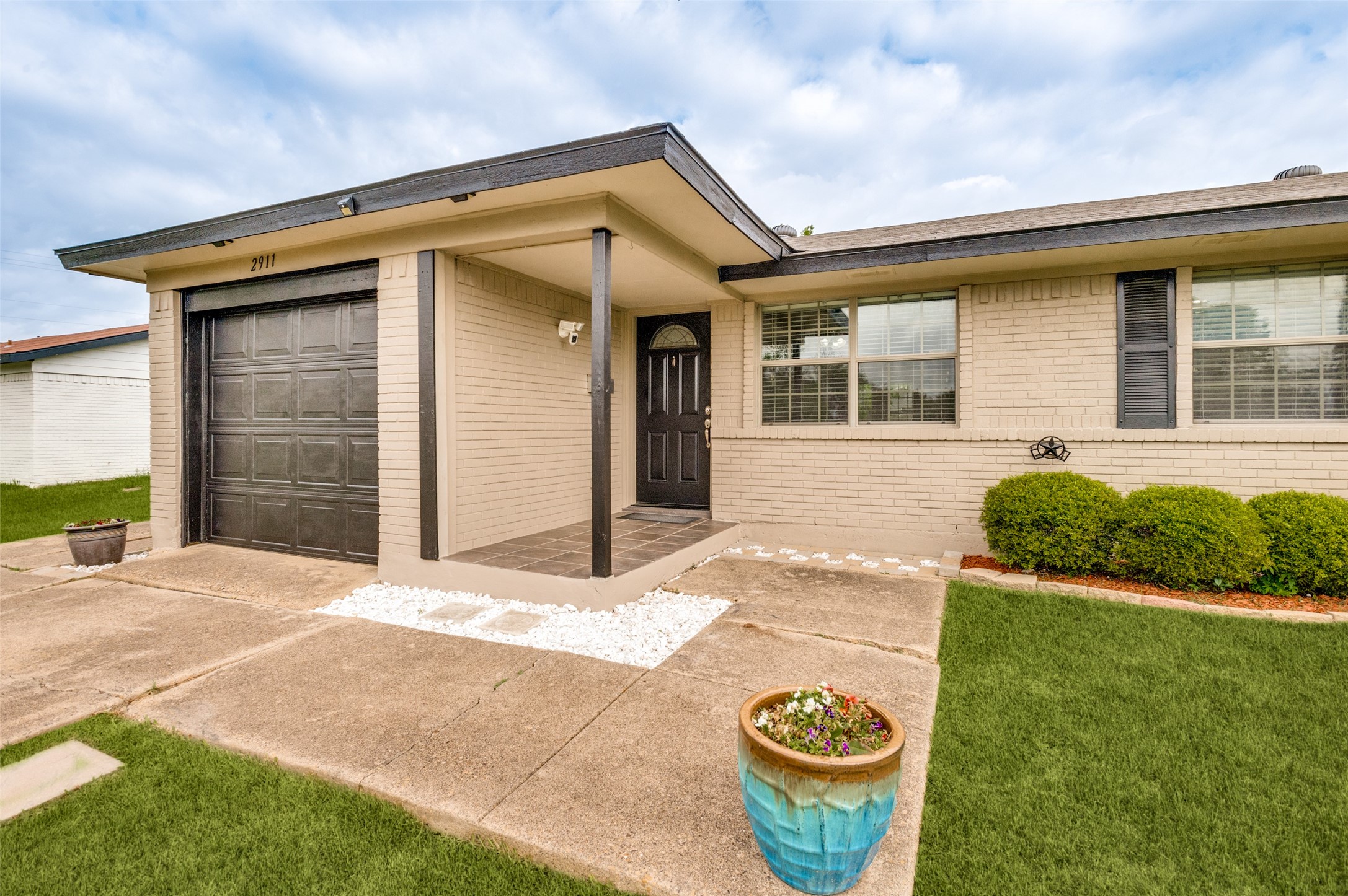 2911 Old North Road