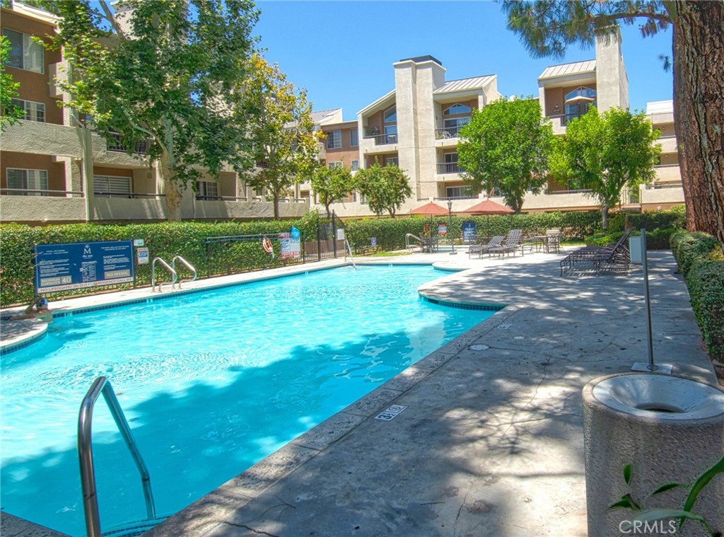 5500 Owensmouth Avenue Unit: 212