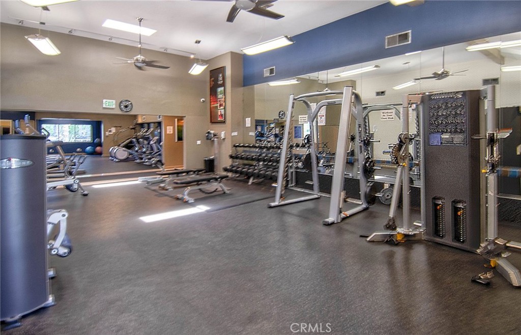 5500 Owensmouth Avenue Unit: 212