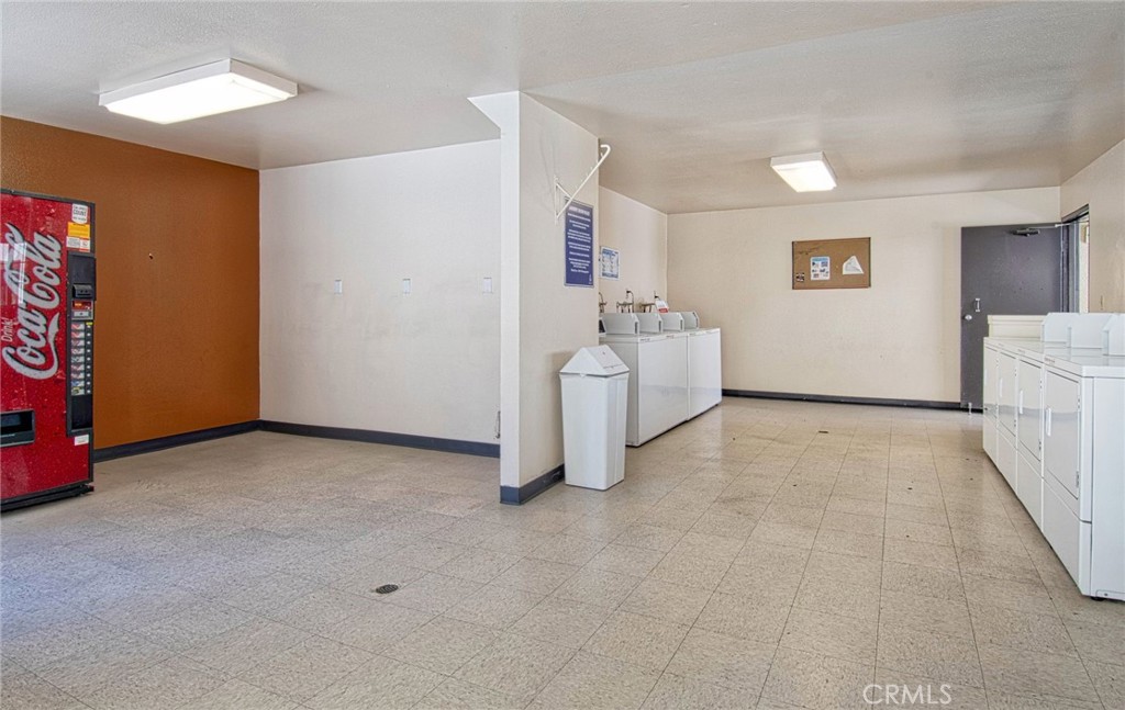 5500 Owensmouth Avenue Unit: 212