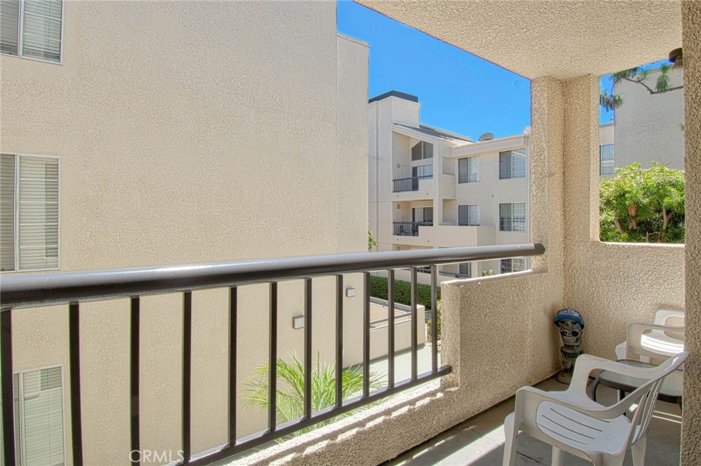 5500 Owensmouth Avenue Unit: 212