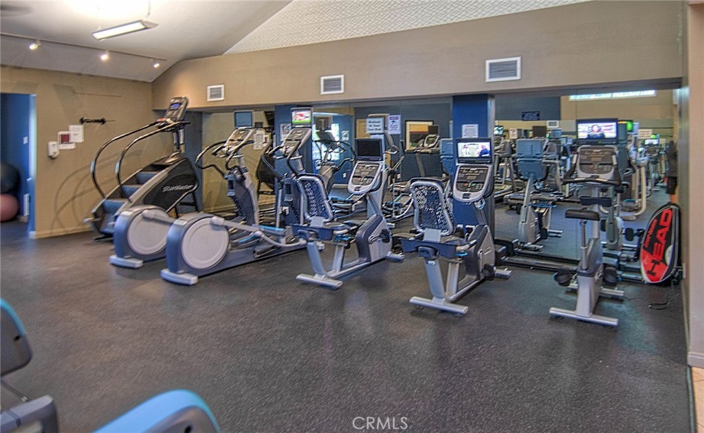 5500 Owensmouth Avenue Unit: 212