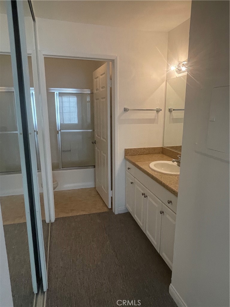 5500 Owensmouth Avenue Unit: 212