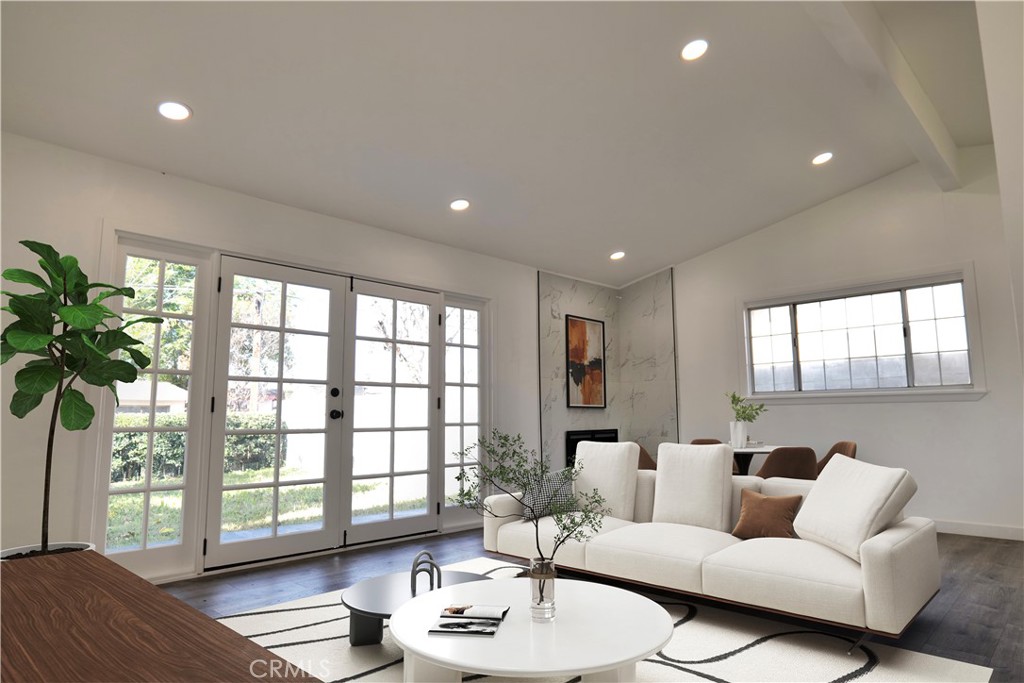853 N Jasmine