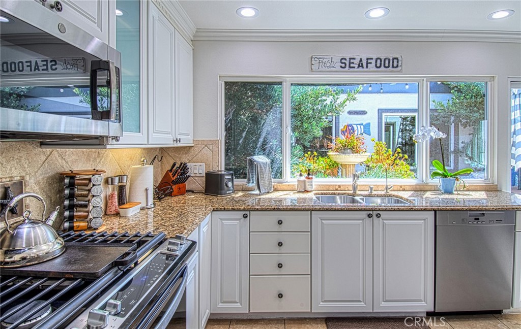 23842 Salvador Bay