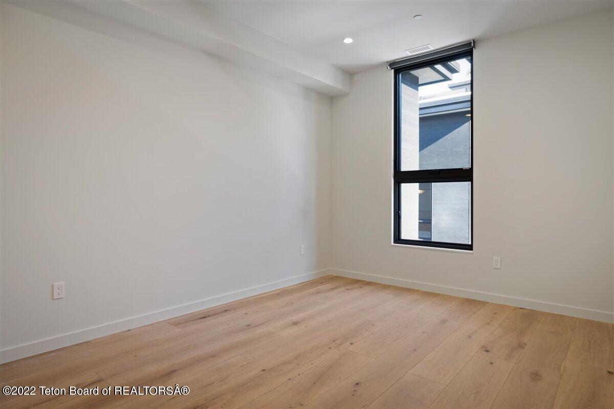 185 N GLENWOOD Street, 15