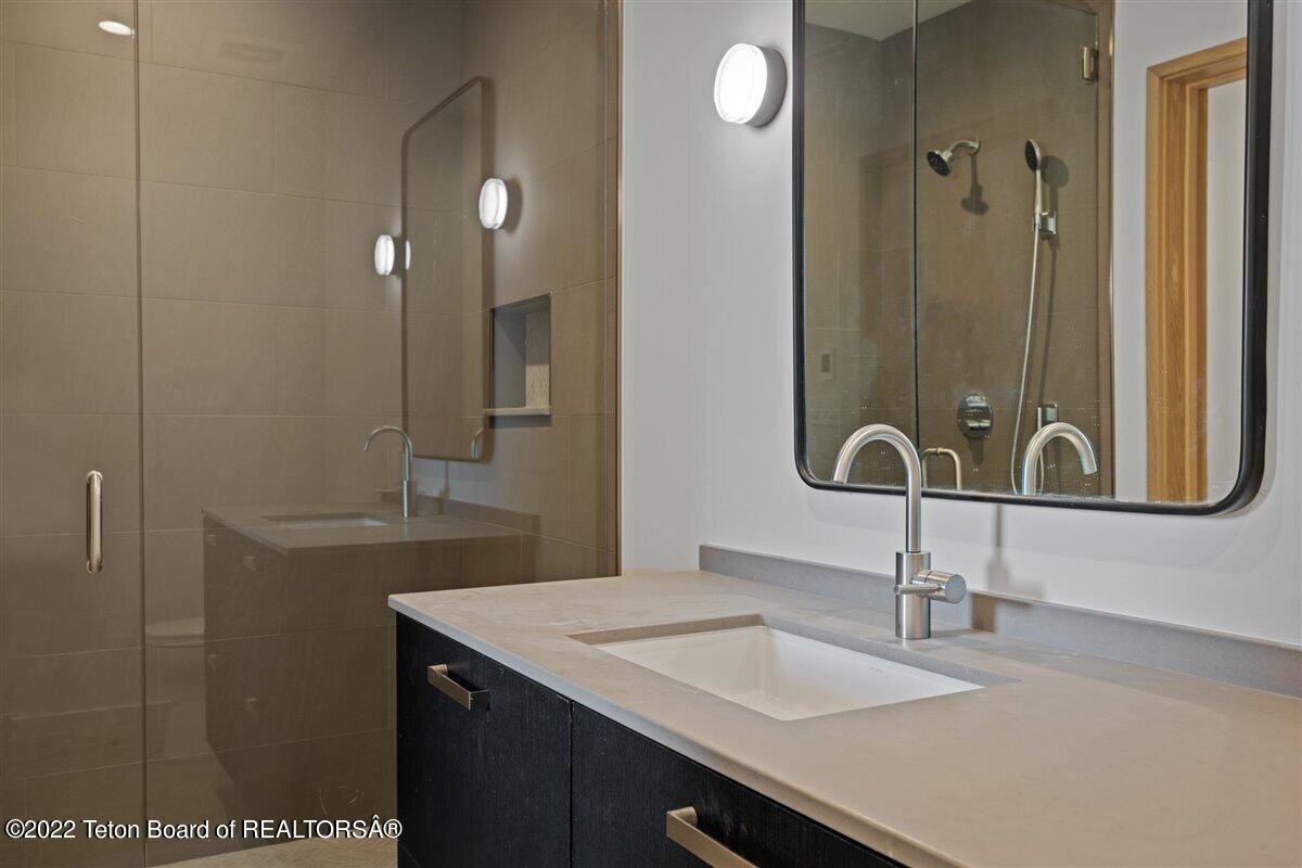 185 N GLENWOOD Street, 15