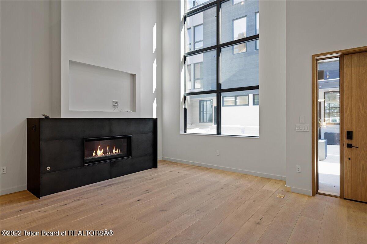 185 N GLENWOOD Street, 15